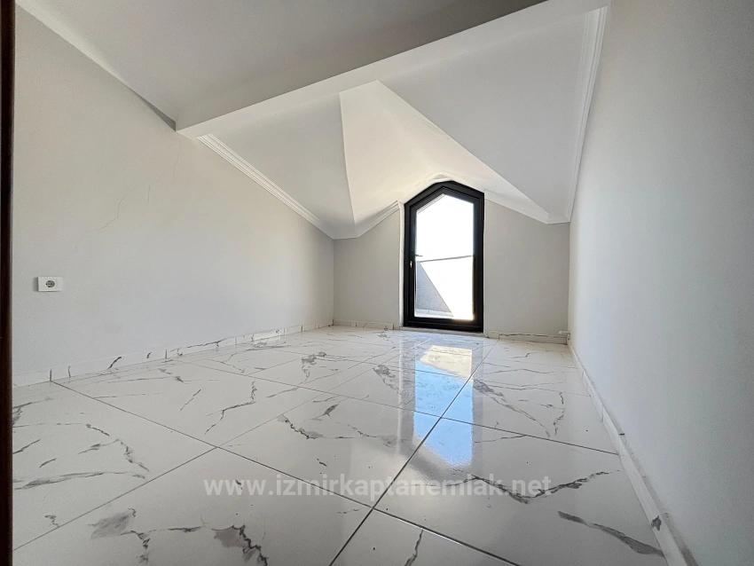 Brand New 4+1 Triplex For Sale In Menderes Özdere, 50 M From The Beach With A Large Garden