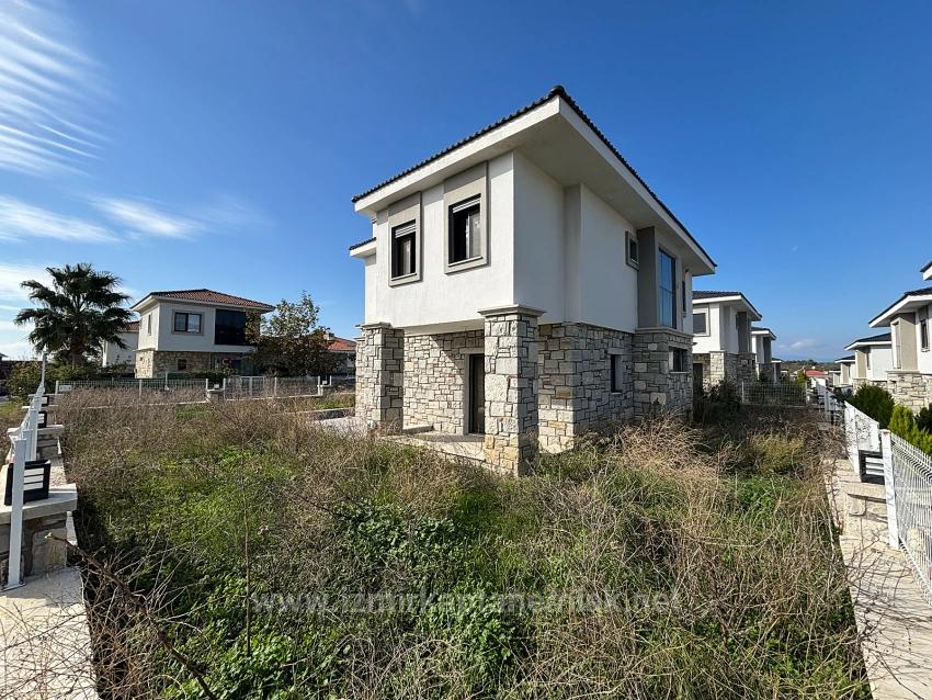 4+1 Detached Duplex Summer Villa With Pool In Seferihisar Akarca