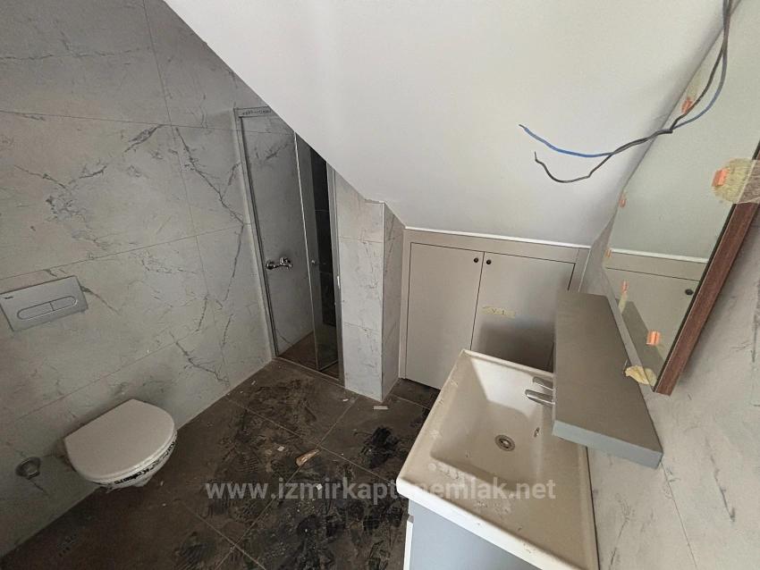 4+1 Detached Duplex Summer Villa With Pool In Seferihisar Akarca