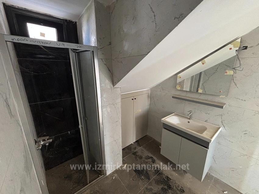 4+1 Detached Duplex Summer Villa With Pool In Seferihisar Akarca