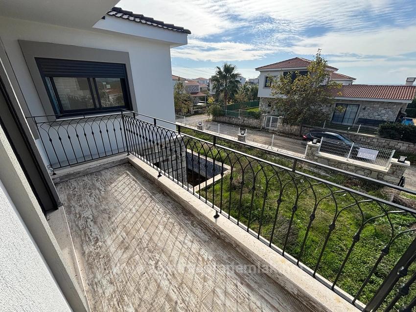 4+1 Detached Duplex Summer Villa With Pool In Seferihisar Akarca