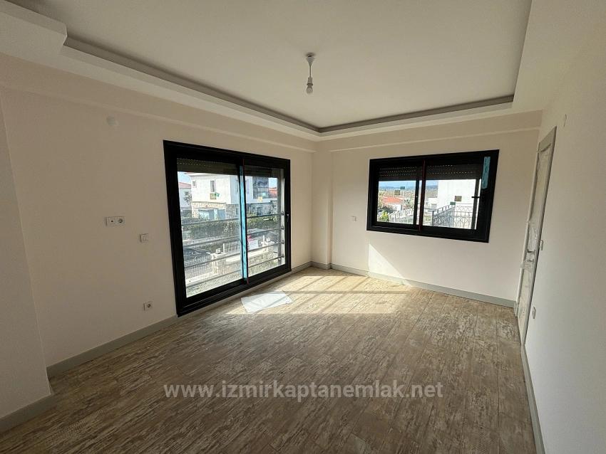 4+1 Detached Duplex Summer Villa With Pool In Seferihisar Akarca