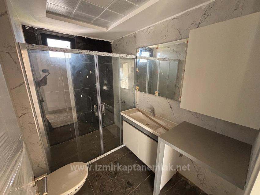 4+1 Detached Duplex Summer Villa With Pool In Seferihisar Akarca