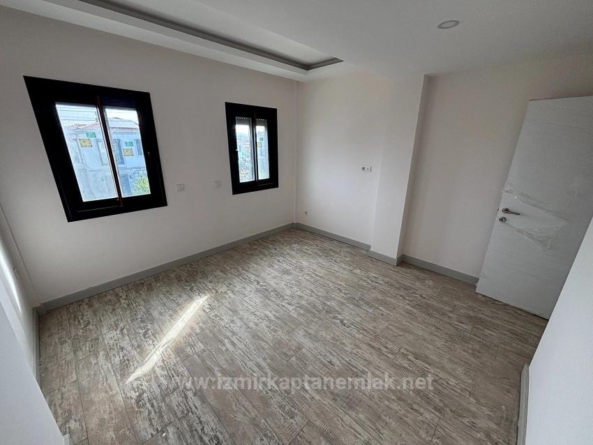 4+1 Detached Duplex Summer Villa With Pool In Seferihisar Akarca