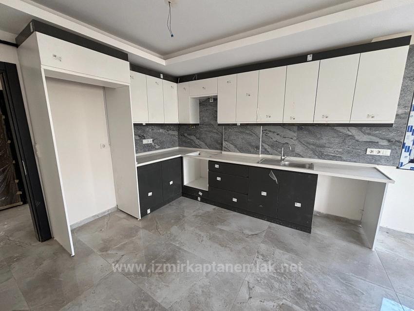 2+1 Middle Floor Flat In Camikebir, Seferihisar, Izmir