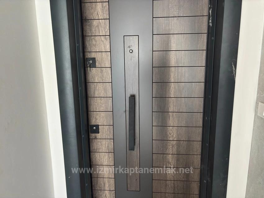 2+1 Closed Kitchen Penthouse Apartment In Seferihisar Camikebir