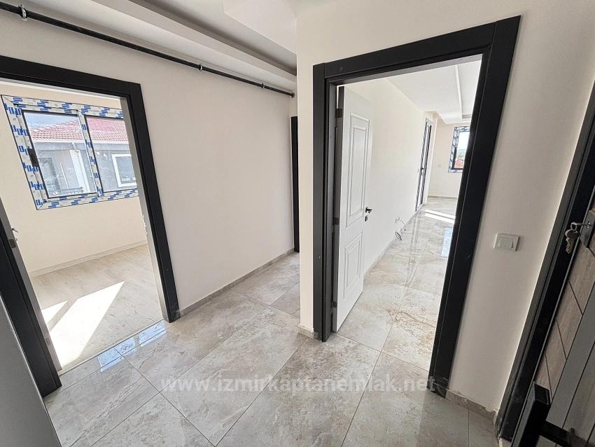 2+1 Closed Kitchen Penthouse Apartment In Seferihisar Camikebir