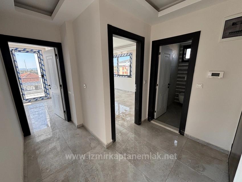 2+1 Closed Kitchen Penthouse Apartment In Seferihisar Camikebir