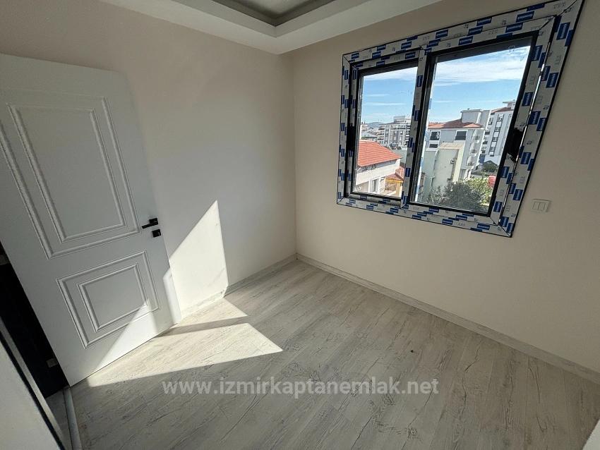 2+1 Closed Kitchen Penthouse Apartment In Seferihisar Camikebir