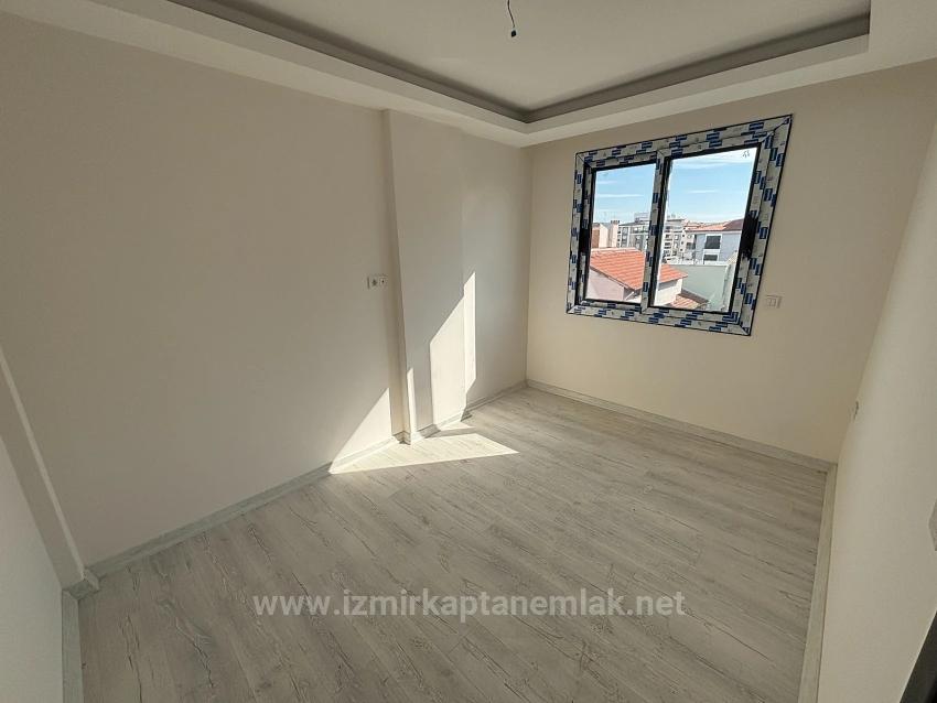 2+1 Closed Kitchen Penthouse Apartment In Seferihisar Camikebir