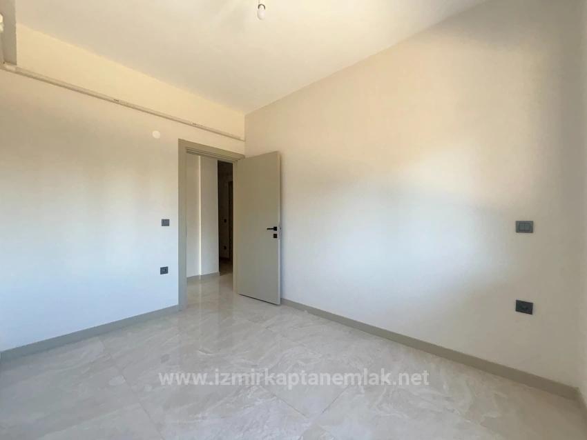 2+1 Ground Floor Flat With Large Garden In Seferihisar Çolakibrahim, Izmir