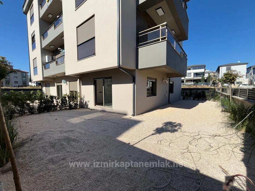 2+1 Ground Floor Flat With Large Garden In Seferihisar Çolakibrahim, Izmir