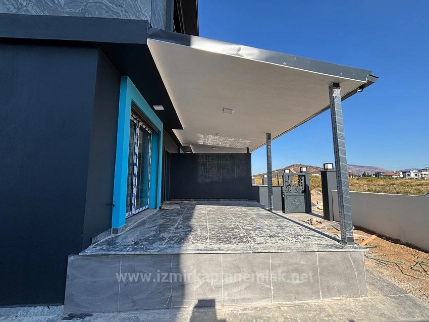 2+1 Triplex Summer Villa On The Sea Side In İzmir Seferihisar Cumhuriyet