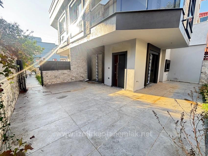 2+1 Villa For Sale 600 Meters From The Sea In Ürkmez, Seferihisar, Izmir