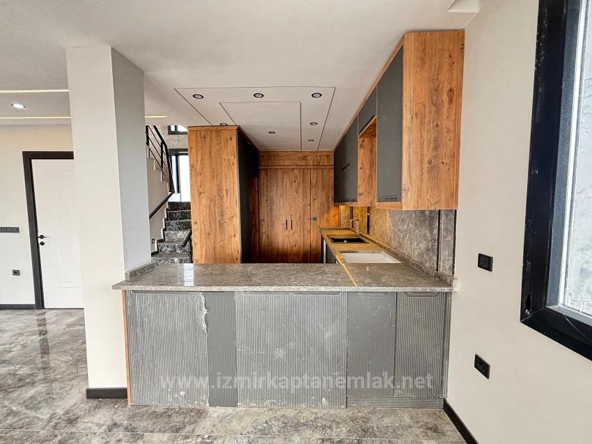 Ultra Luxury 4+1 Triplex Villa With Detached Large Garden In İzmir Seferihisar Doğanbey