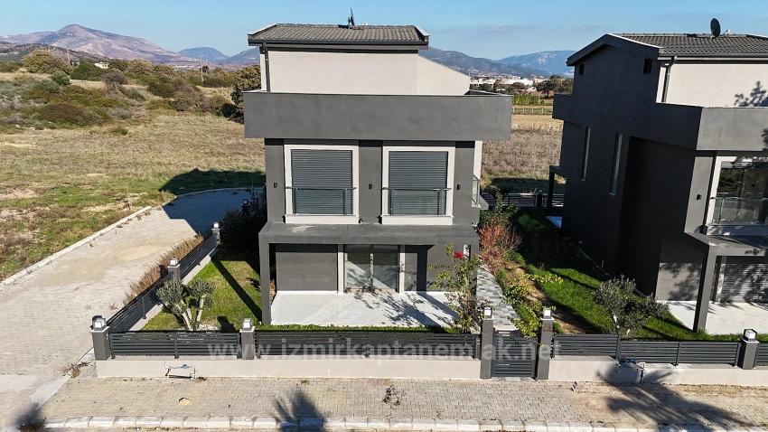 3+1 Bedroom Summerhouse For sale in Atatürk Nbh. Seferihisar Doğanbey - 120 m²