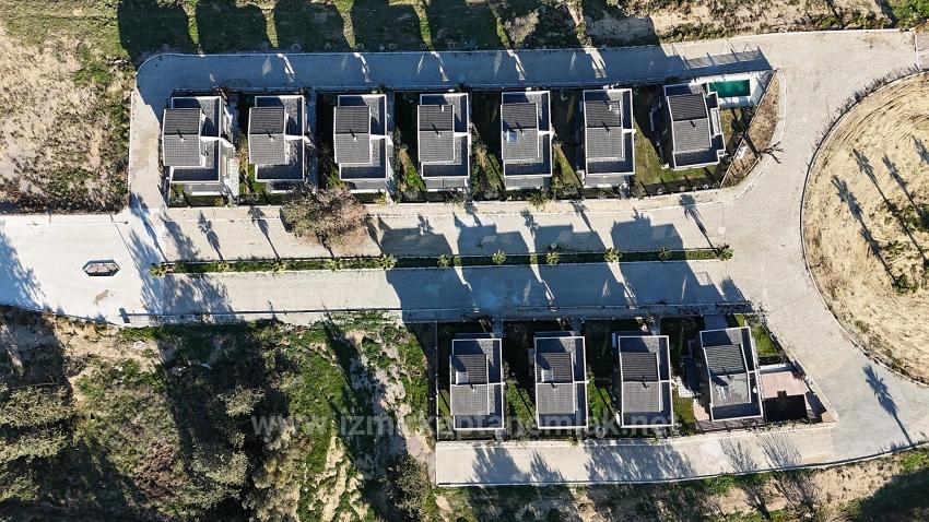 3+1 Triplex Villa With Separate Title Deed, Right On The Seafront In Atatürk Neighborhood, Seferihisar, İzmir