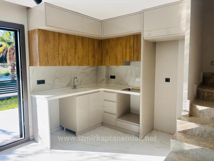 3+1 Triplex Villa With Separate Title Deed, Right On The Seafront In Atatürk Neighborhood, Seferihisar, İzmir