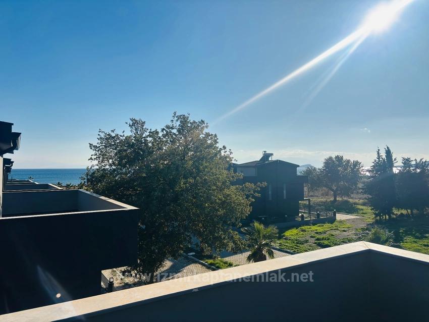 3+1 Triplex Villa With Separate Title Deed, Right On The Seafront In Atatürk Neighborhood, Seferihisar, İzmir