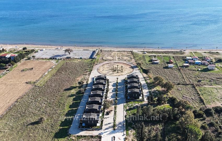 3+1 Triplex Villa With Separate Title Deed, Right On The Seafront In Atatürk Neighborhood, Seferihisar, İzmir