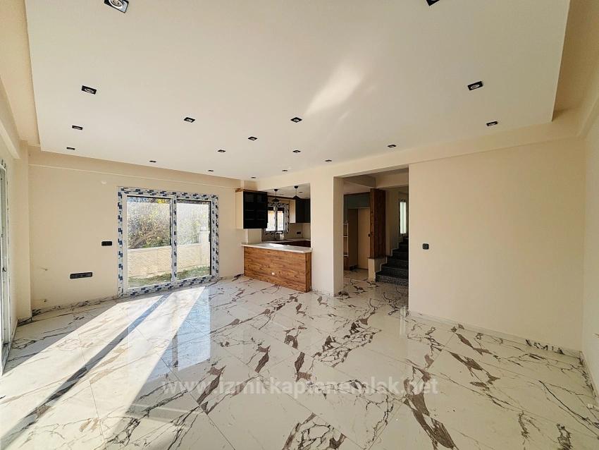 3+1 Duplex Villa In A Gated Community In Kavakdere Neighborhood, Seferihisar, Izmir