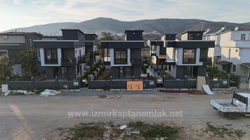 2+1 Villa With Spacious Garden In A Gated Community In Cumhuriyet Neighborhood, Seferihisar, Izmir