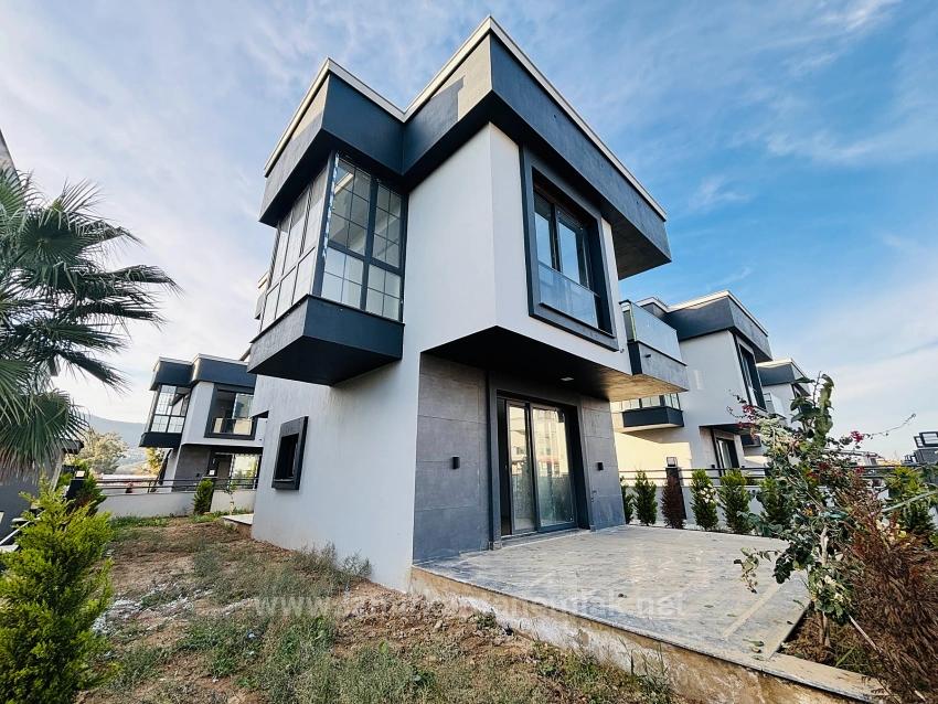 2+1 Villa With Spacious Garden In A Gated Community In Cumhuriyet Neighborhood, Seferihisar, Izmir