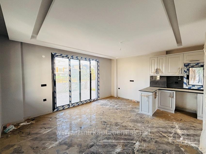 2+1 Villa With Spacious Garden In A Gated Community In Cumhuriyet Neighborhood, Seferihisar, Izmir