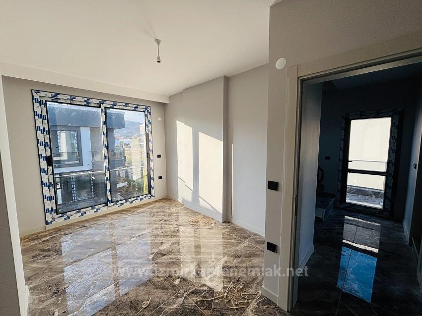 2+1 Villa With Spacious Garden In A Gated Community In Cumhuriyet Neighborhood, Seferihisar, Izmir