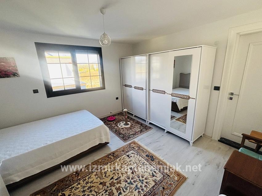 3+1 Bedroom Summerhouse For sale in Cumhuriyet Nbh. Seferihisar Doğanbey - 165 m²