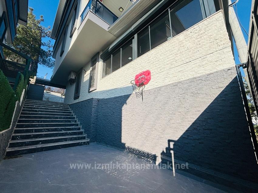 Fully Furnished 3+1 Villa With Pool For Sale In Cumhuriyet Mahallesi, Seferihisar, İzmir.