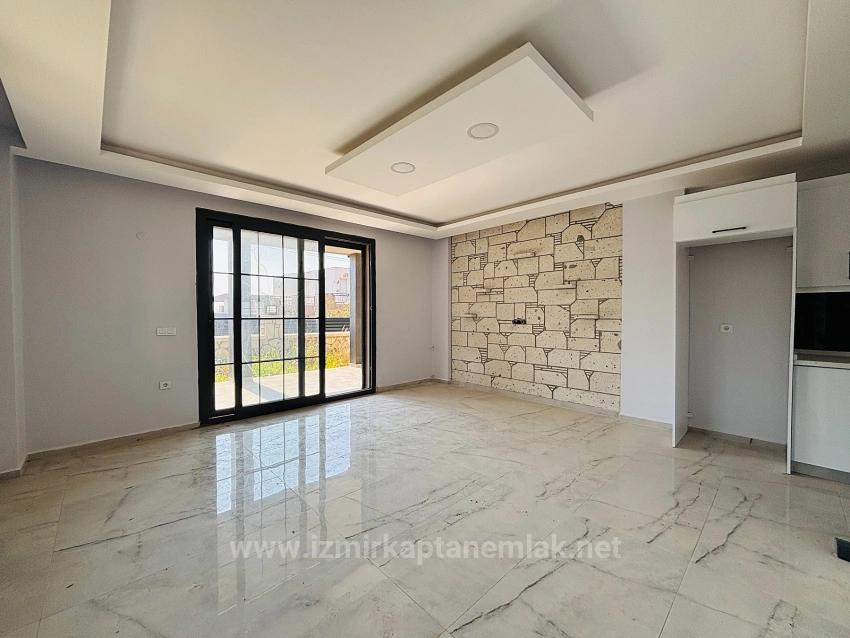 Sea View, Natural Gas Heated, 3+1 Detached Summer House In Akarca Neighborhood, Seferihisar, Izmir.