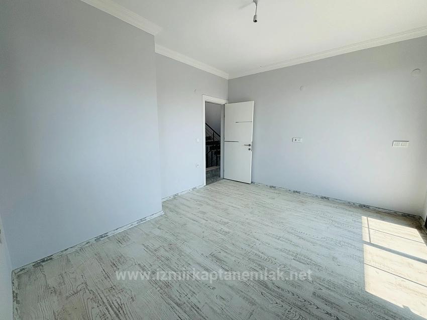 Sea View, Natural Gas Heated, 3+1 Detached Summer House In Akarca Neighborhood, Seferihisar, Izmir.