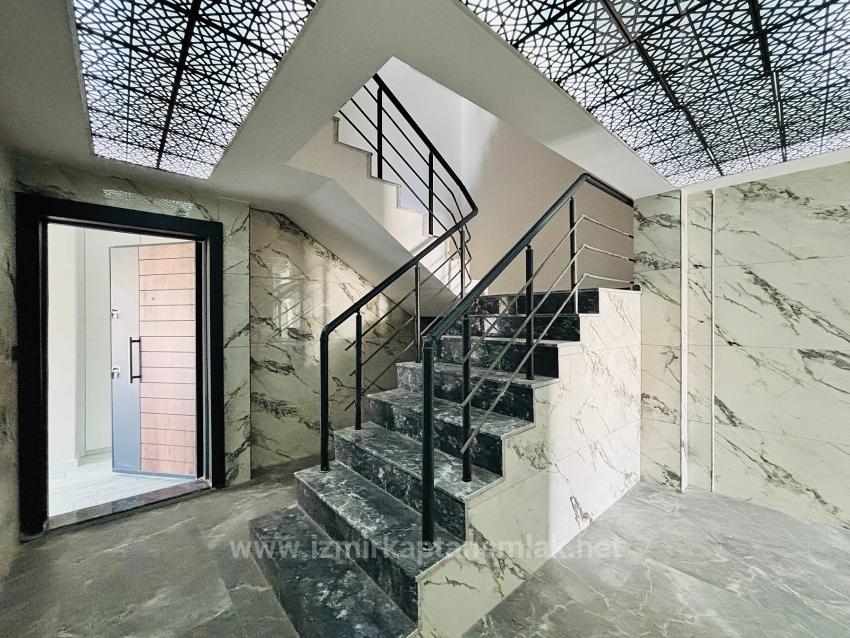 Renovated 2+1 Apartment For Sale In Deniz Street, Payamlı Neighborhood, Seferihisar, Izmir.