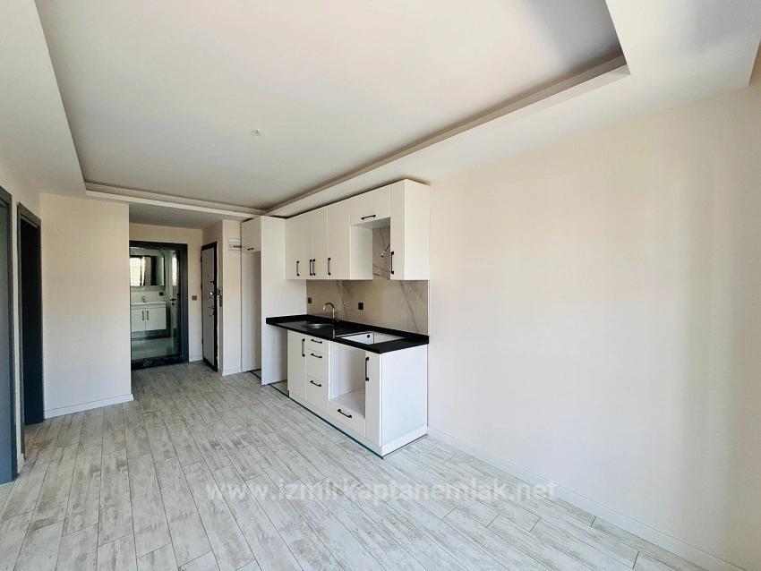 Renovated 2+1 Apartment For Sale In Deniz Street, Payamlı Neighborhood, Seferihisar, Izmir.