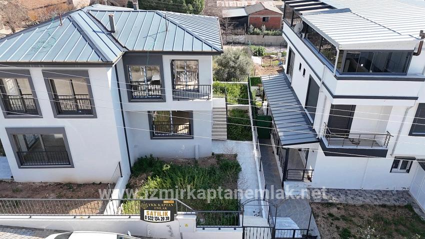 2+1 Bedroom Summerhouse For sale in Payamlı Nbh. Seferihisar Doğanbey - 85 m²