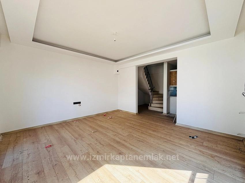 2+1 Villa With Garden For Sale In Payamlı Village, Seferihisar, İzmir