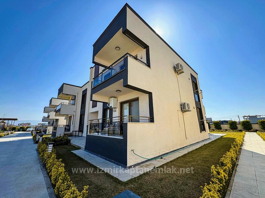 1+1 Apartment For Sale In A Complex With A Swimming Pool In Bengiler, Seferihisar, Izmir.