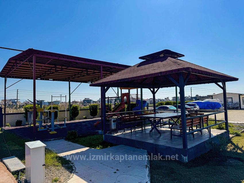 1+1 Apartment For Sale In A Complex With A Swimming Pool In Bengiler, Seferihisar, Izmir.