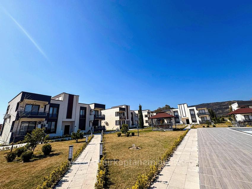 1+1 Apartment For Sale In A Complex With A Swimming Pool In Bengiler, Seferihisar, Izmir.