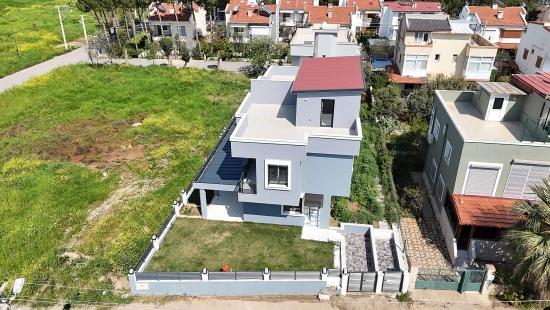 3+1 Villa With Spacious Garden For Sale In Cumhuriyet Neighborhood, Seferihisar, Izmir