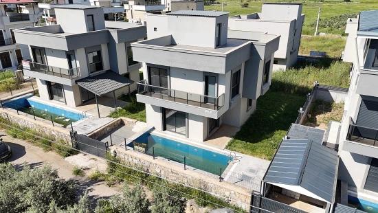 3+1 Detached Villa With Pool For Sale In Cumhuriyet Neighborhood, Seferihisar, Izmir