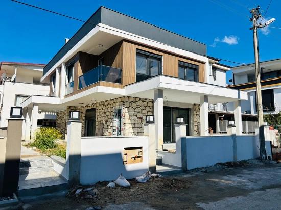 Semi-Detached Villa For Sale In Payamlı Neighborhood, Seferihisar, İzmir, 300M From The Sea, 3+1 Layout.