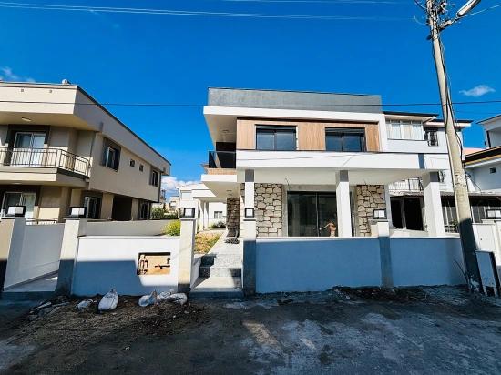 Semi-Detached Villa For Sale In Payamlı Neighborhood, Seferihisar, İzmir, 300M From The Sea, 3+1 Layout.