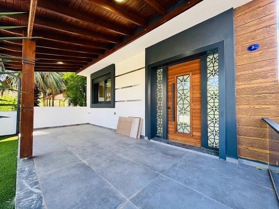 3+1 Ultra Luxury Apartment With Large Garden, 100M From The Sea, For Sale In Payamlı Neighborhood, Seferihisar, İzmir.