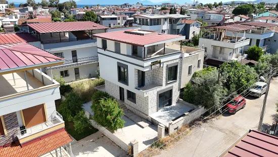 In İzmir Seferihisar Cumhuriyet Neighbourhood, A 5+1 Detached Villa For Sale