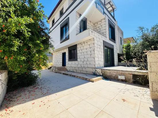 In İzmir Seferihisar Cumhuriyet Neighbourhood, A 5+1 Detached Villa For Sale