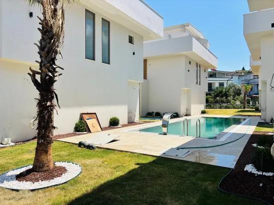 İzmir Seferihisar Mersinalanı Neighbourhood In A Poolside Complex 10 Units Of 3+1 For Sale Villas