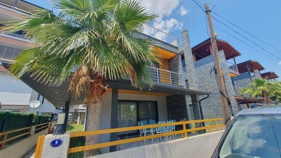 3+1 Villa With Pool And Garden For Sale On The Sea Side In Seferihisar Payamlı