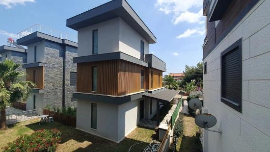 3+1 Villa With Pool And Garden For Sale On The Sea Side In Seferihisar Payamlı